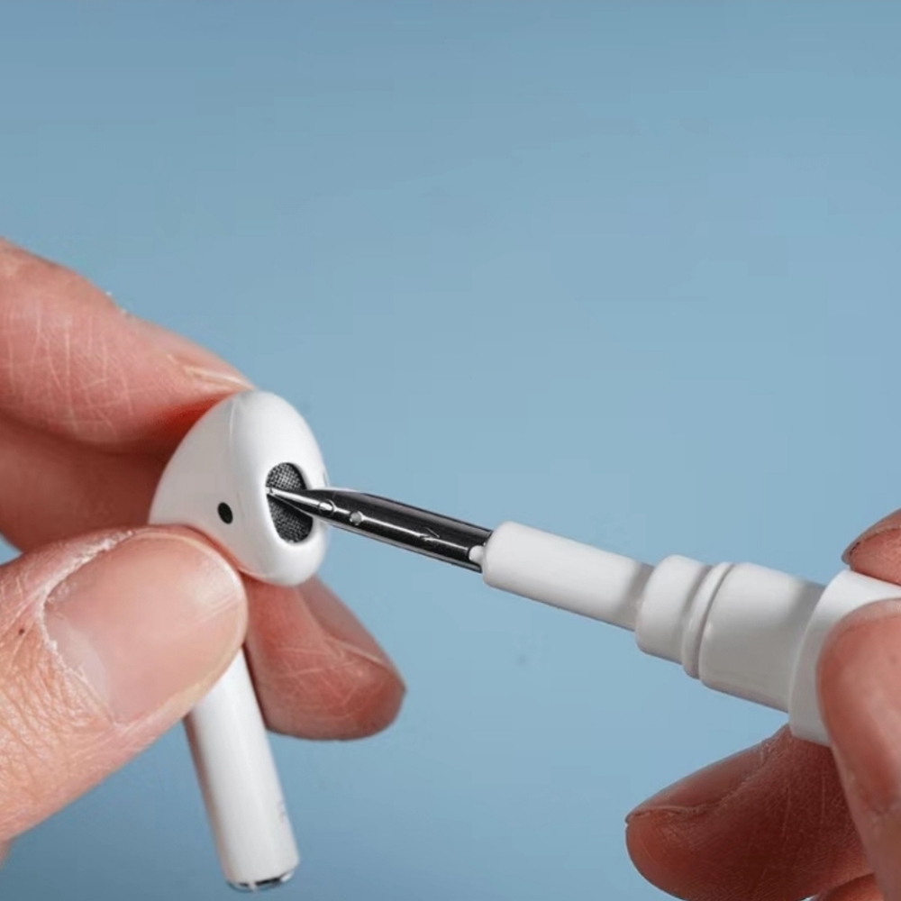 NWT! Portable Earbud Cleaner In White For Airpods